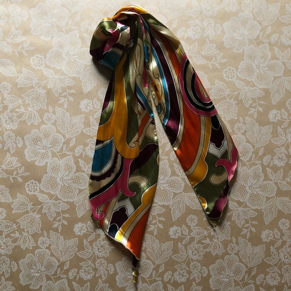 💙 Retro Vibes Scarf - Picture 4 of 5